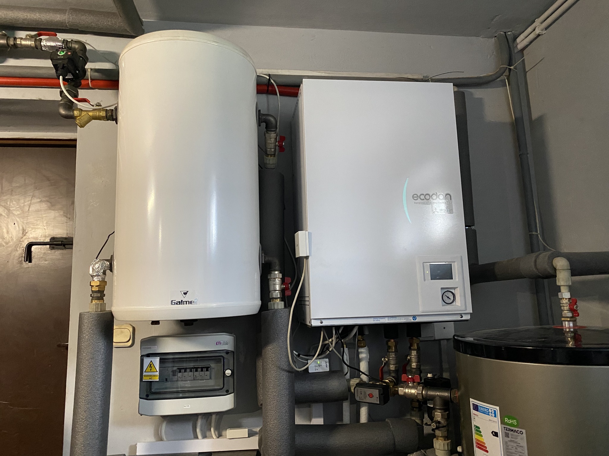 Wszystkie pompy ciep�a w ramach projektu - Instalacja system�w odnawialnych �r�de� energii na terenie gmin Rzg�w i Wilczyn - ju� dzia�aj�!